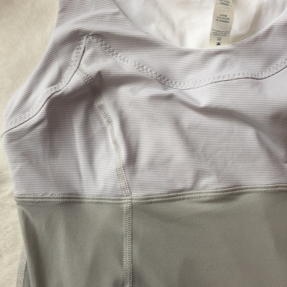Lululemon Run: Ta Ta Topper (grey) - Picture 4 of 4